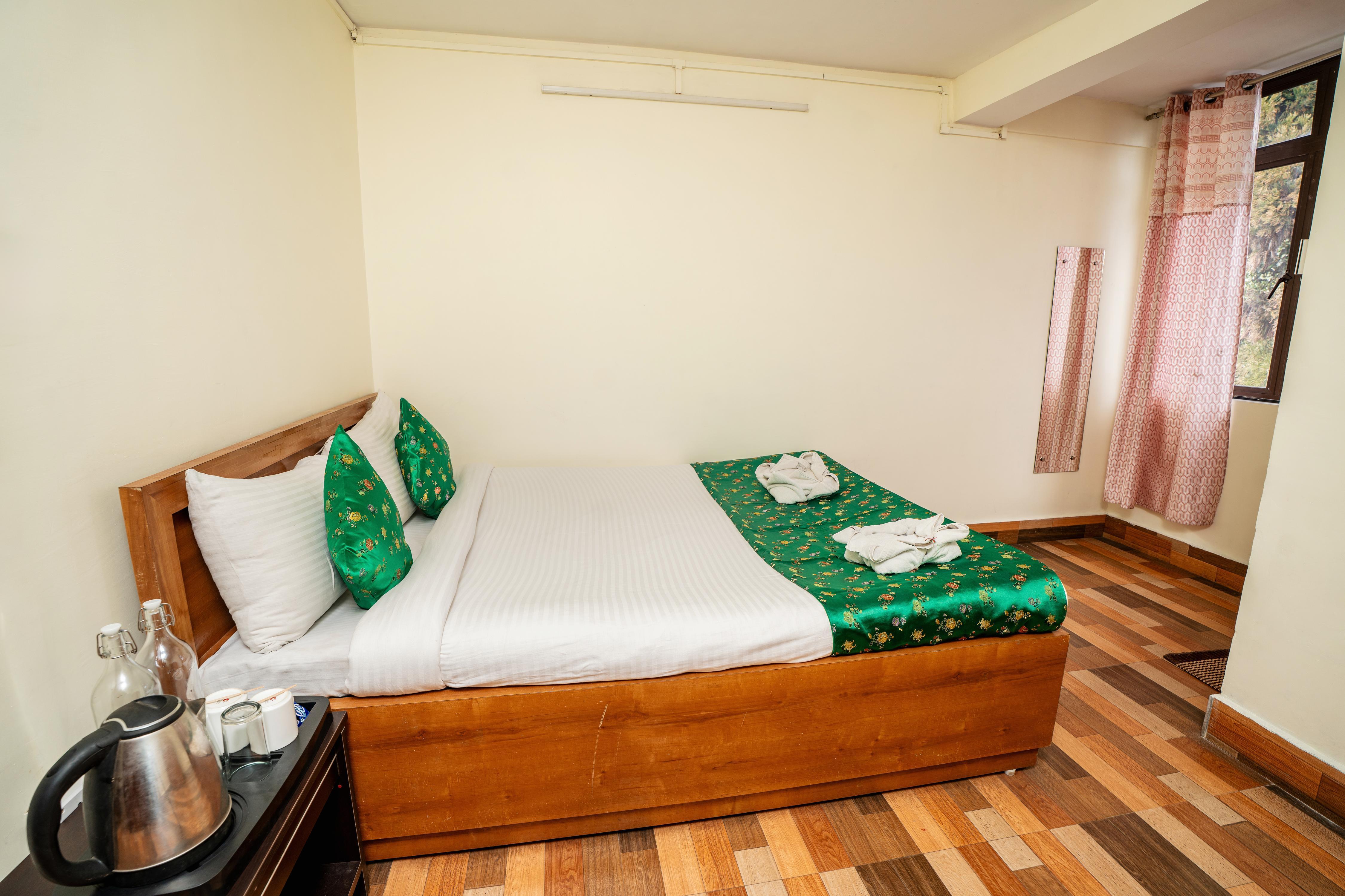 Muscatel Stays - Karmaz Kanchenjunga View @ Mall Road Room Type - Happy Valley - Kanchenjunga View Room