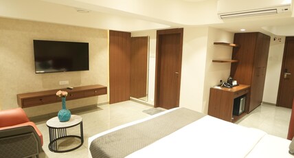 Millenium Hotel - Nashik Room Type - Executive Suite Room With Bathtub Millenium Hotel - Nashik Room Type - Executive Suite Room With Bathtub