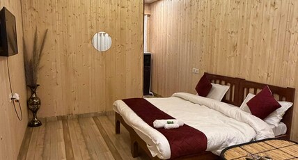 Magpie Corbett Room Type - Pinewood Room