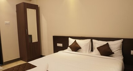 Krishna Royal Club near Guruvayur Temple Room Type - Platinum Star Premier Suite Krishna Royal Club near Guruvayur Temple Room Type - Platinum Star Premier Suite