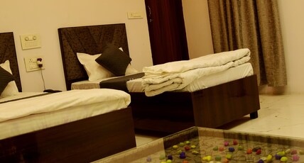 Hotel Bhatner Inn Room Type - Deluxe Family Suite