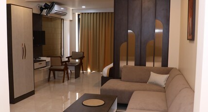 Elara Residency Room Type - 1 Bedroom Suite with Balcony and Garden View