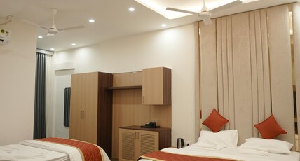 GAMAGASHREE HOTEL AND FINE DINE Room Type - Suite Room