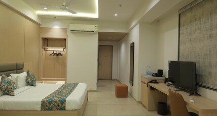 Sarju Palace Room Type - LUXURY SEA VIEW DOUBBLE BED ROOM