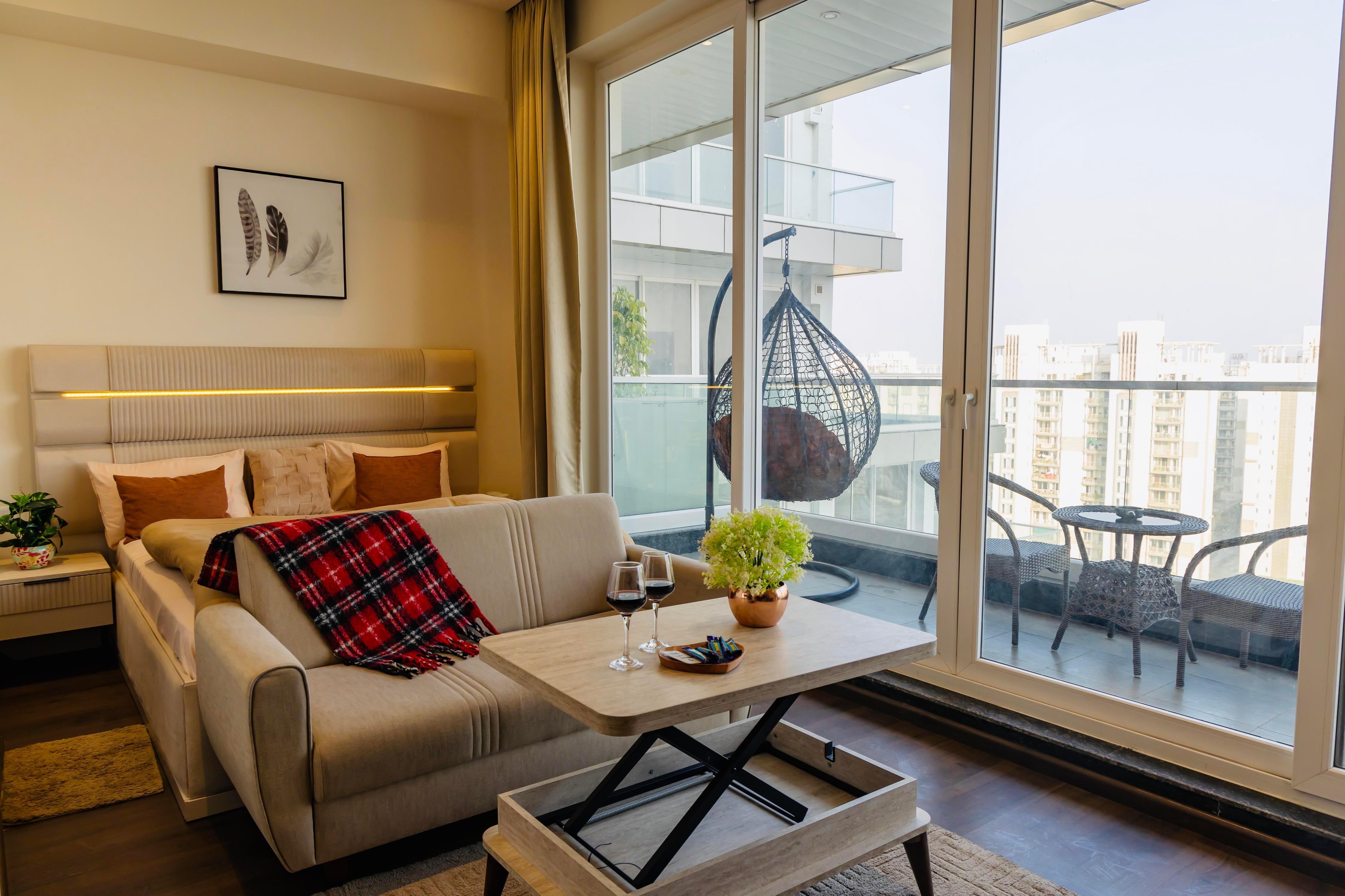 H O M E Luxe Kitchen Suites