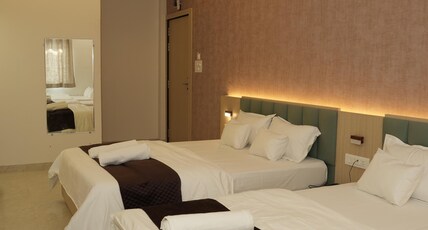SAMYAK STAY Room Type - Large Family Room with Two Double beds and 1 Single bed