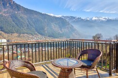 Shaina Hotel and Cottage