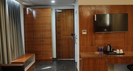 Hotel Aurelia Inn Room Type - Premium Room with City View