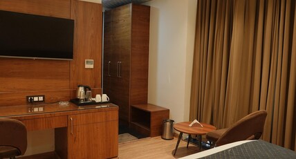 Hotel Aurelia Inn Room Type - Deluxe Room with City View