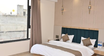 Hotel The Sabhyansh (Only 200 Meters from Temple) Room Type - Luxury Suite Room