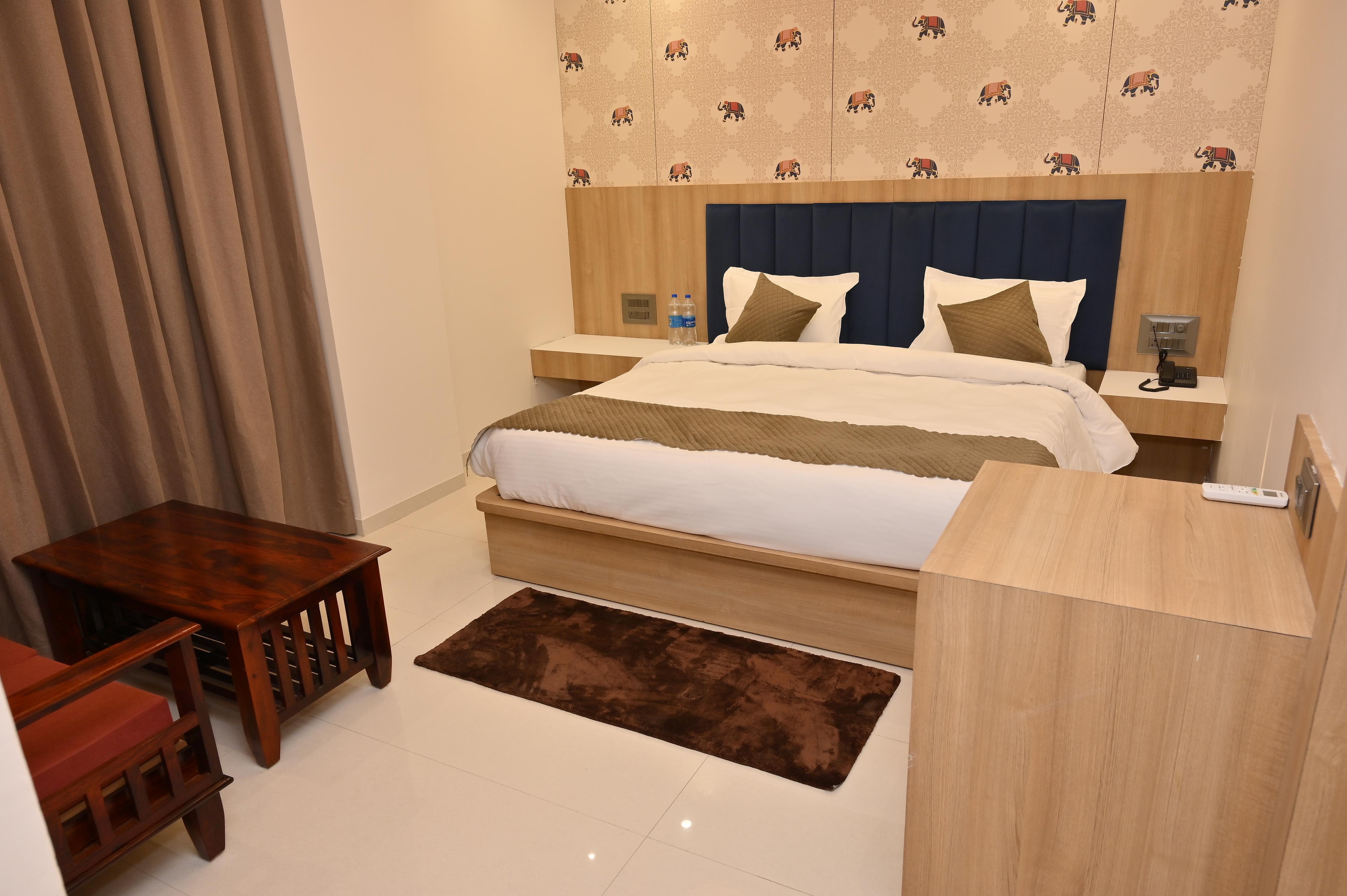 Hotel The Sabhyansh (Only 200 Meters from Temple) - Tap to explore photos