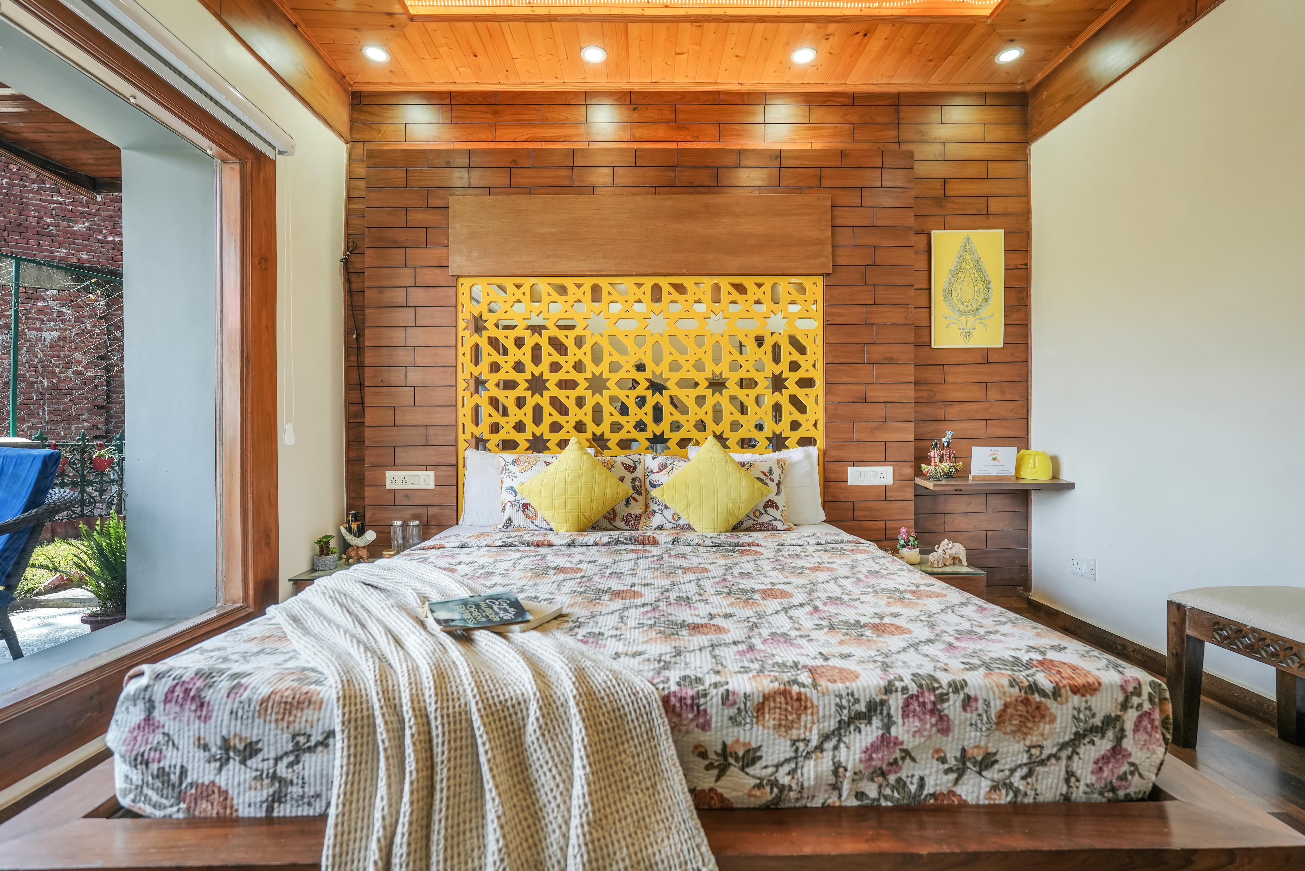 ELIVAAS Signature Aaram Bagh 4 BHK Escape Amid Pine Forest & Valley View - Tap to explore photos