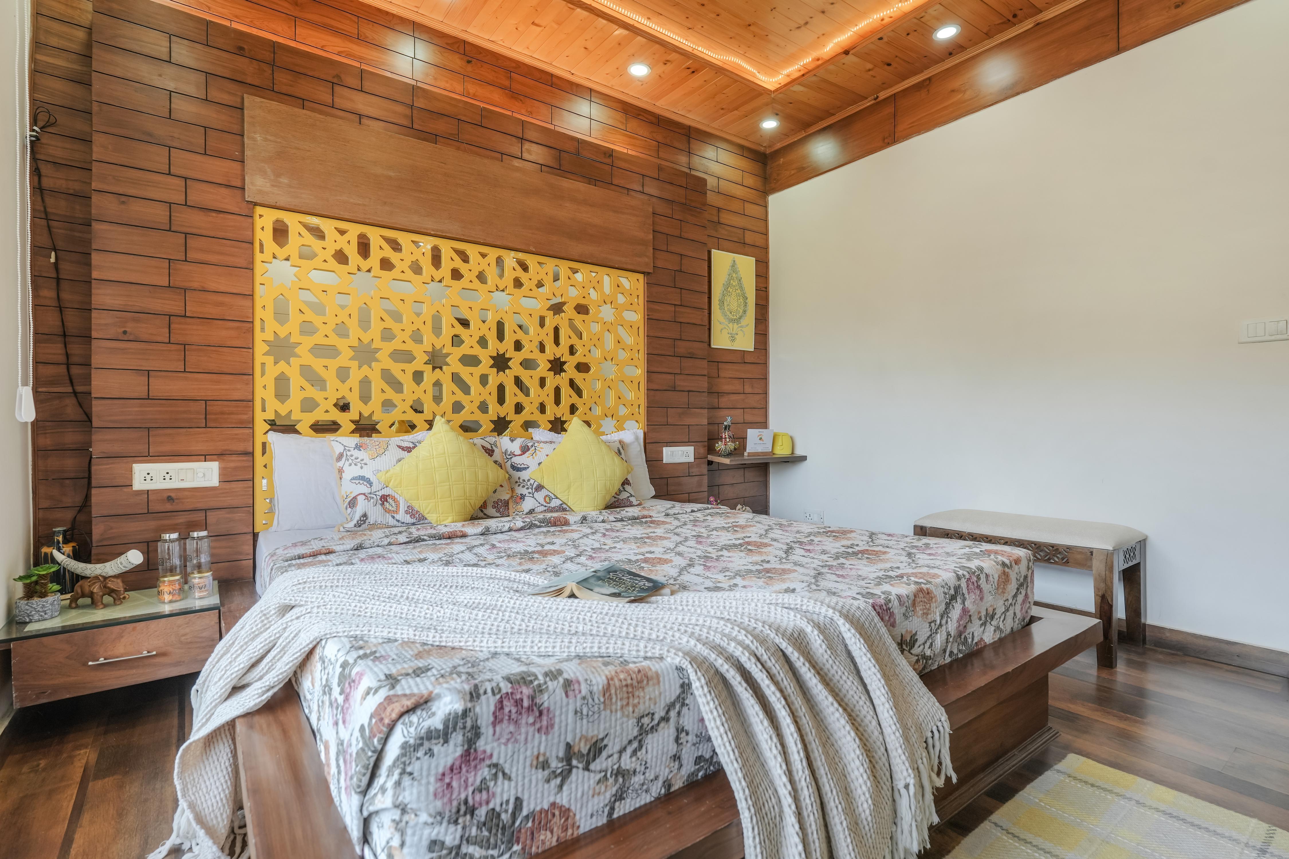 ELIVAAS Signature Aaram Bagh 4 BHK Escape Amid Pine Forest & Valley View - Tap to explore photos