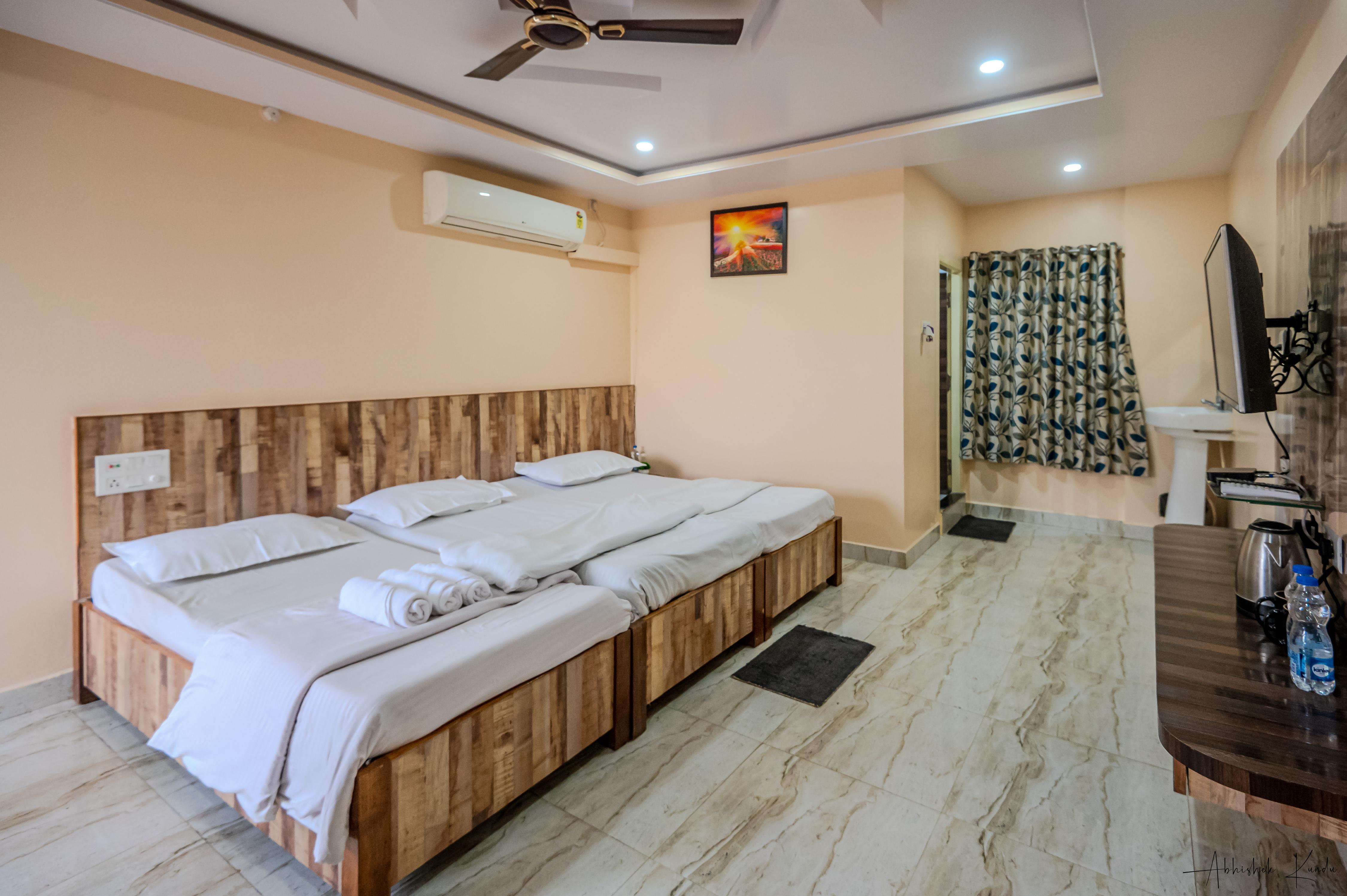 Hotel Laxman Avenue Room Type - Super Deluxe Family Room with Air Conditioning