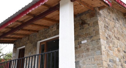 Valley View Retreat Stays Room Type - Stone Cottage Suite Room