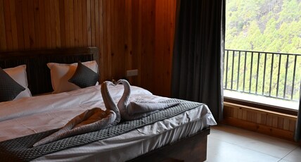 Valley View Retreat Stays Room Type - Deluxe Wooden Cottage Room