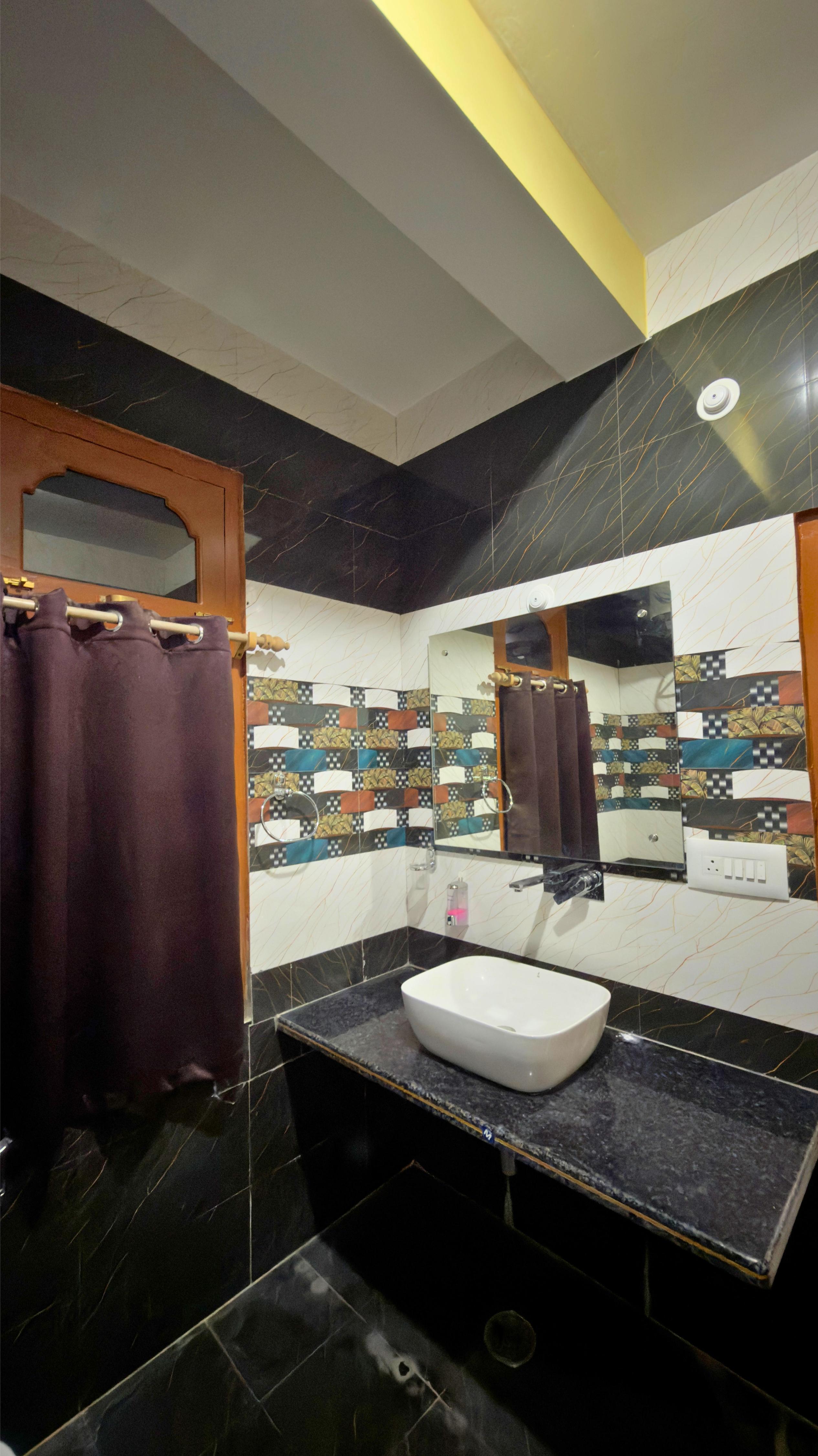 Wanderer Stays - Tap to explore photos