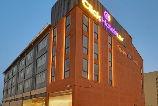 Click Hotels Lite, Chakan
