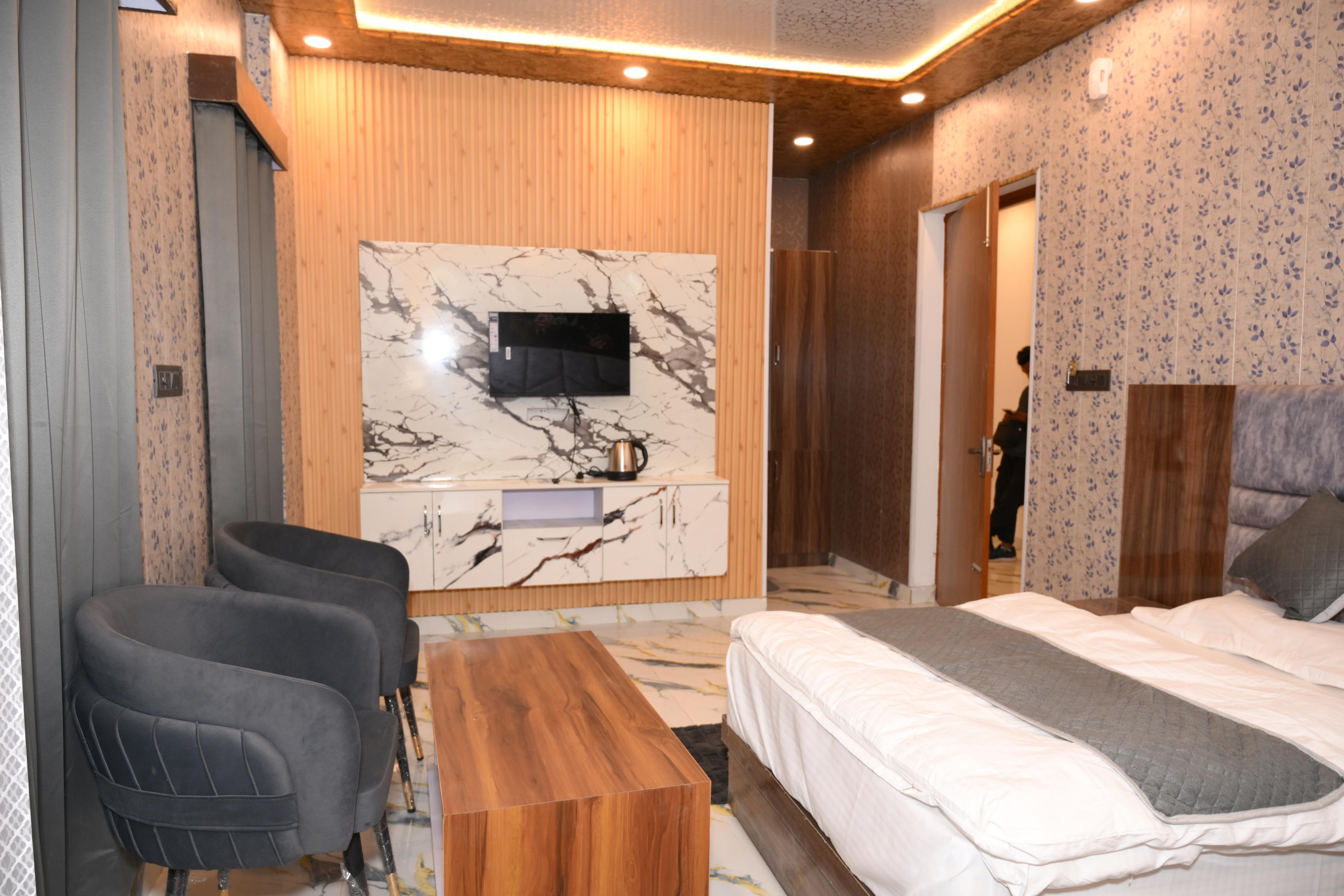 Hotel Aman Palace Rudraprayag Room Type - Deluxe Double Bed Room