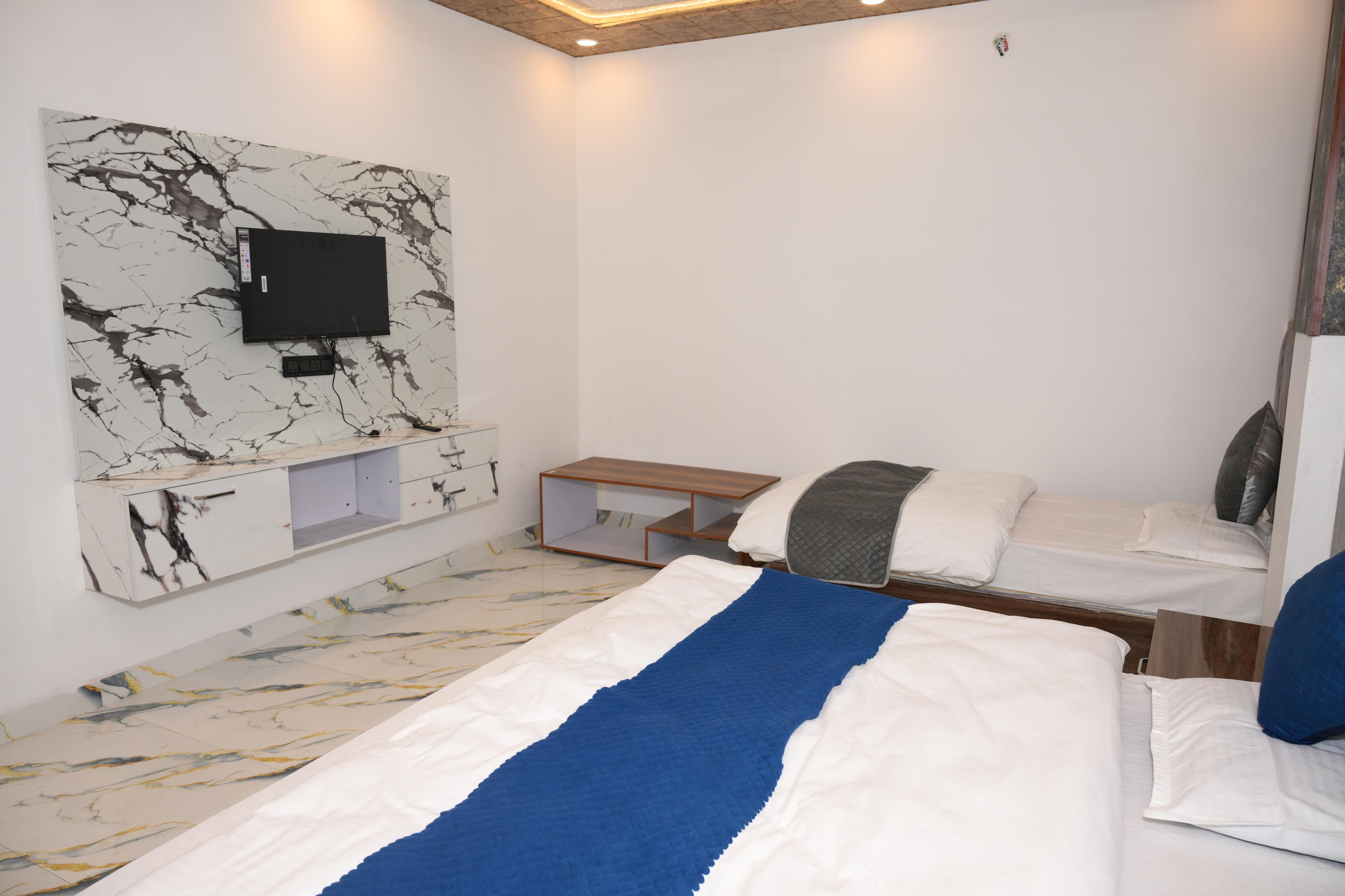 Hotel Aman Palace Rudraprayag Room Type - Deluxe Triple Bed Room