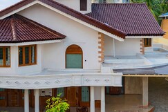 ELIVAAS Valiyaveetil Mansion 5BHK Mansion With Pvt Pool, Theatre, Garden & Lift