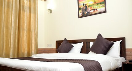 Panch Aarohan Hotel King Room Type - Deluxe Double Room