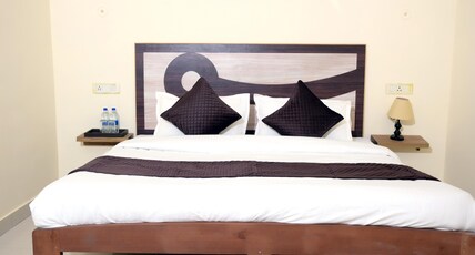 Panch Aarohan Hotel King Room Type - Suite Room with living Area