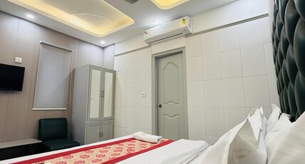 Hotel Satwah Near Nizamuddin Railway Station by TRIINDIA Hospitality Room Type - Economy Double Room Hotel Satwah Near Nizamuddin Railway Station by TRIINDIA Hospitality Room Type - Economy Double Room
