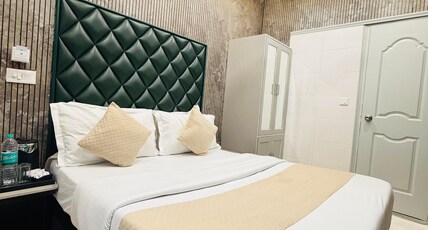 Hotel Satwah Near Nizamuddin Railway Station by TRIINDIA Hospitality Room Type - Luxury Family Room with City View Hotel Satwah Near Nizamuddin Railway Station by TRIINDIA Hospitality Room Type - Luxury Family Room with City View