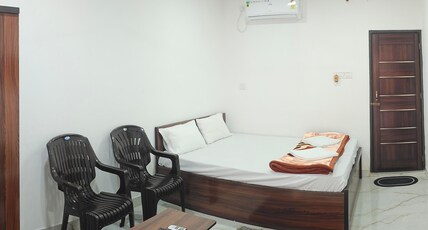Hoppin Homestay Room Type - Private Room with attached Bathroom