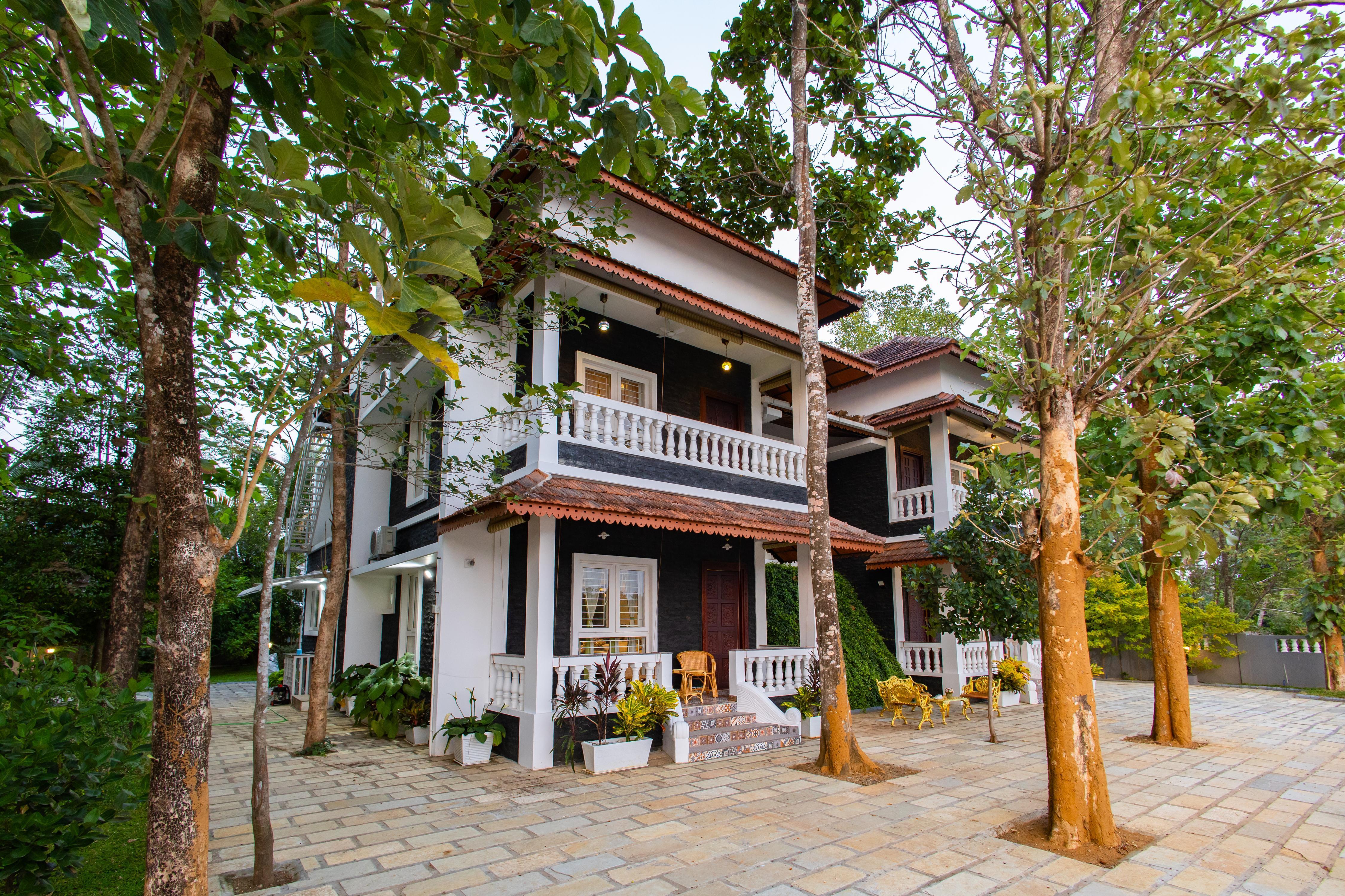 ELIVAAS Vintage Retreat | 5 BHK Riverfront Heritage Villa