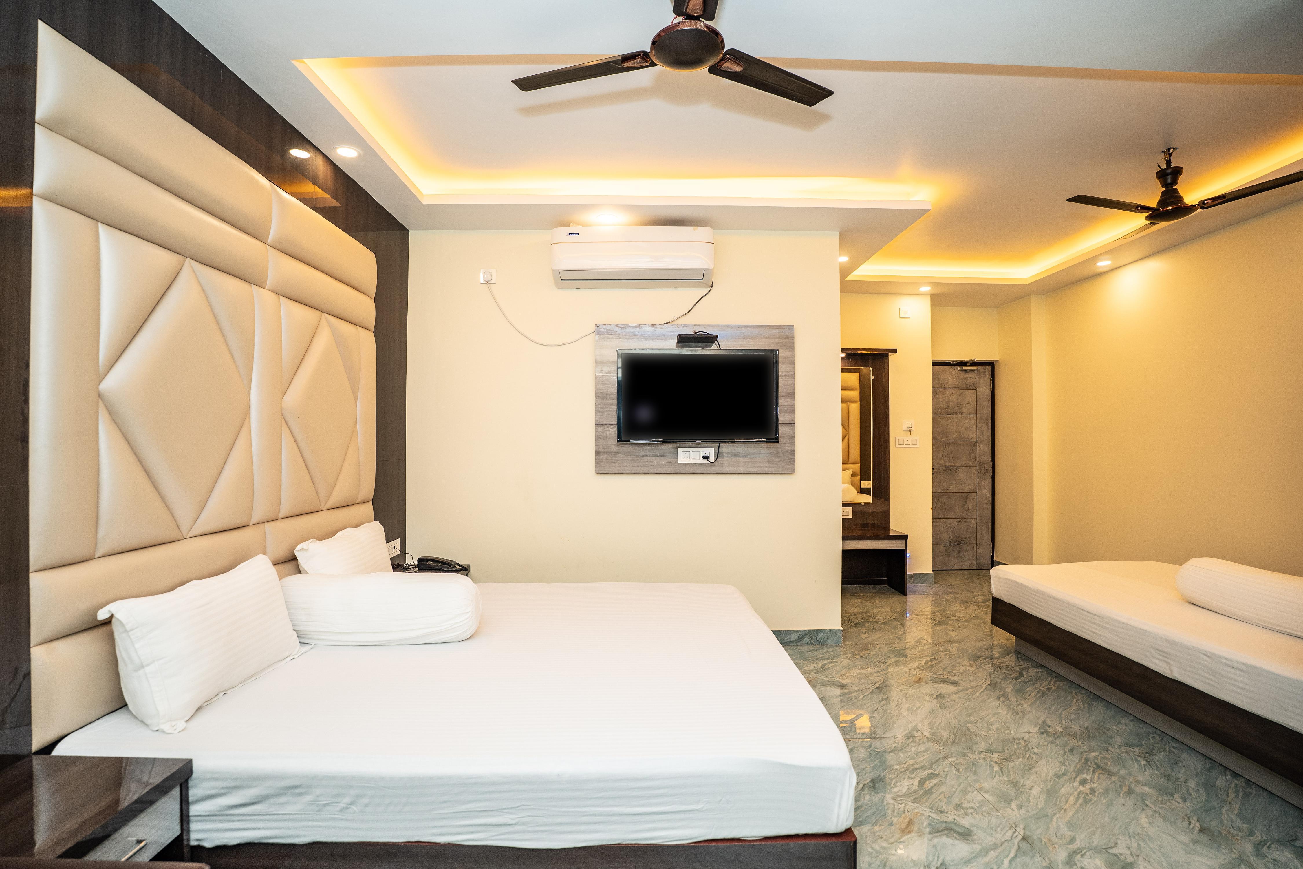 Mahabhoj Hotel & Restaurant Room Type - Super Deluxe Triple Bed