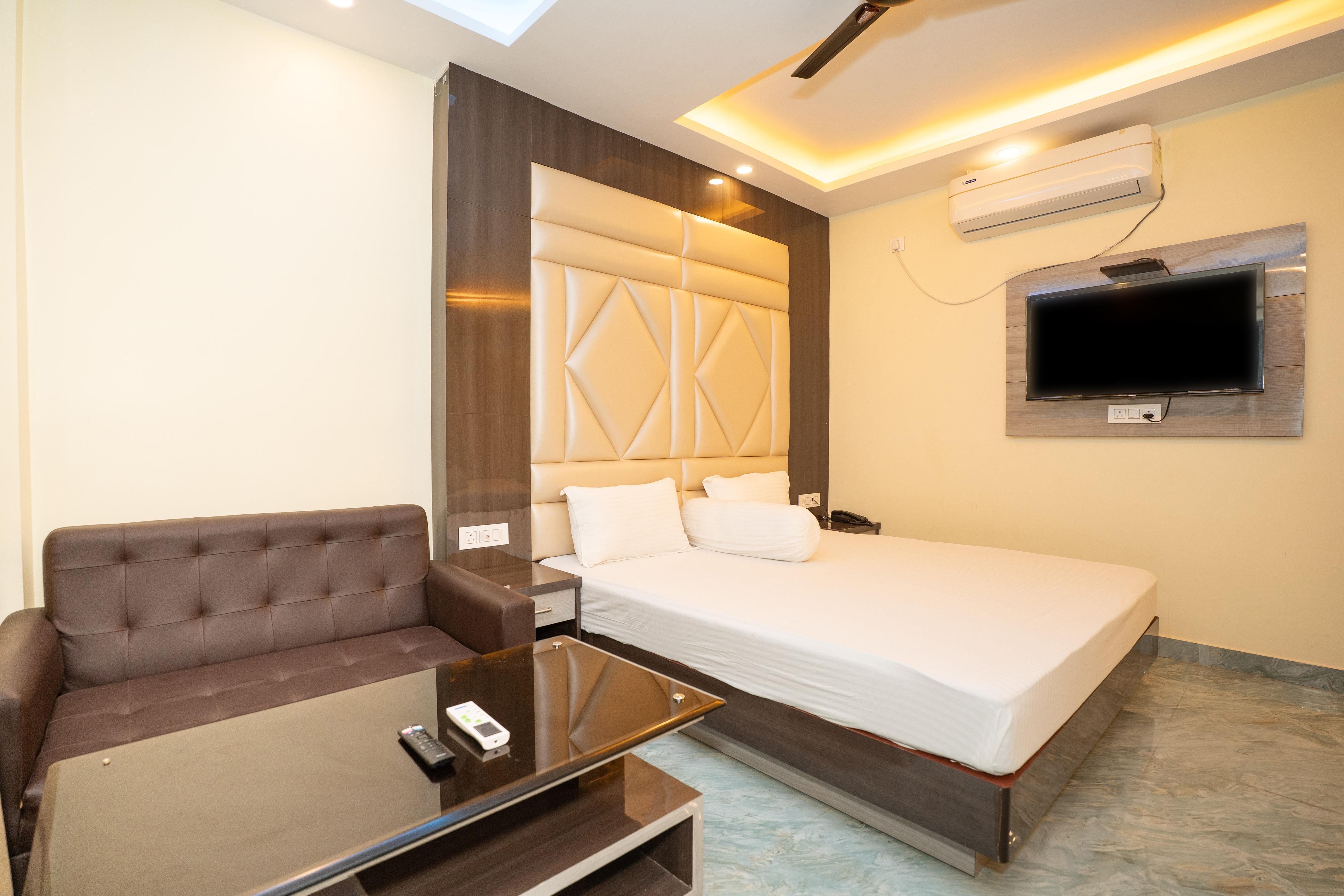 Mahabhoj Hotel & Restaurant Room Type - Deluxe Double Bed Non view