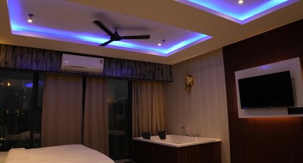 Namaste Bed & Breakfast With Jacuzzi I Noida Room Type - Studio room with jacuzzi