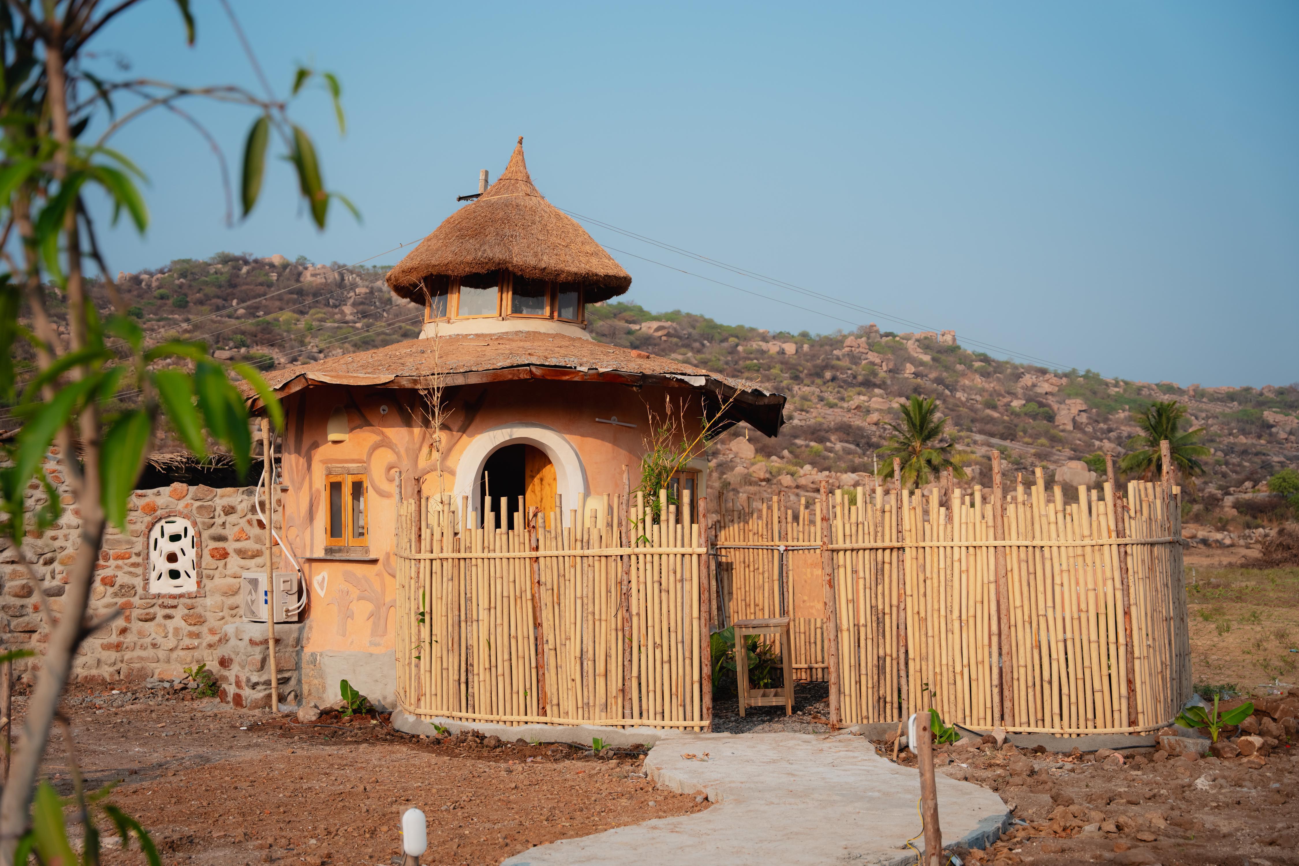 Mud House Hampi Room Type - Cob House with Mountain View