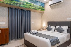 Hotel R V Grand