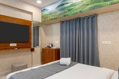 Hotel R V Grand