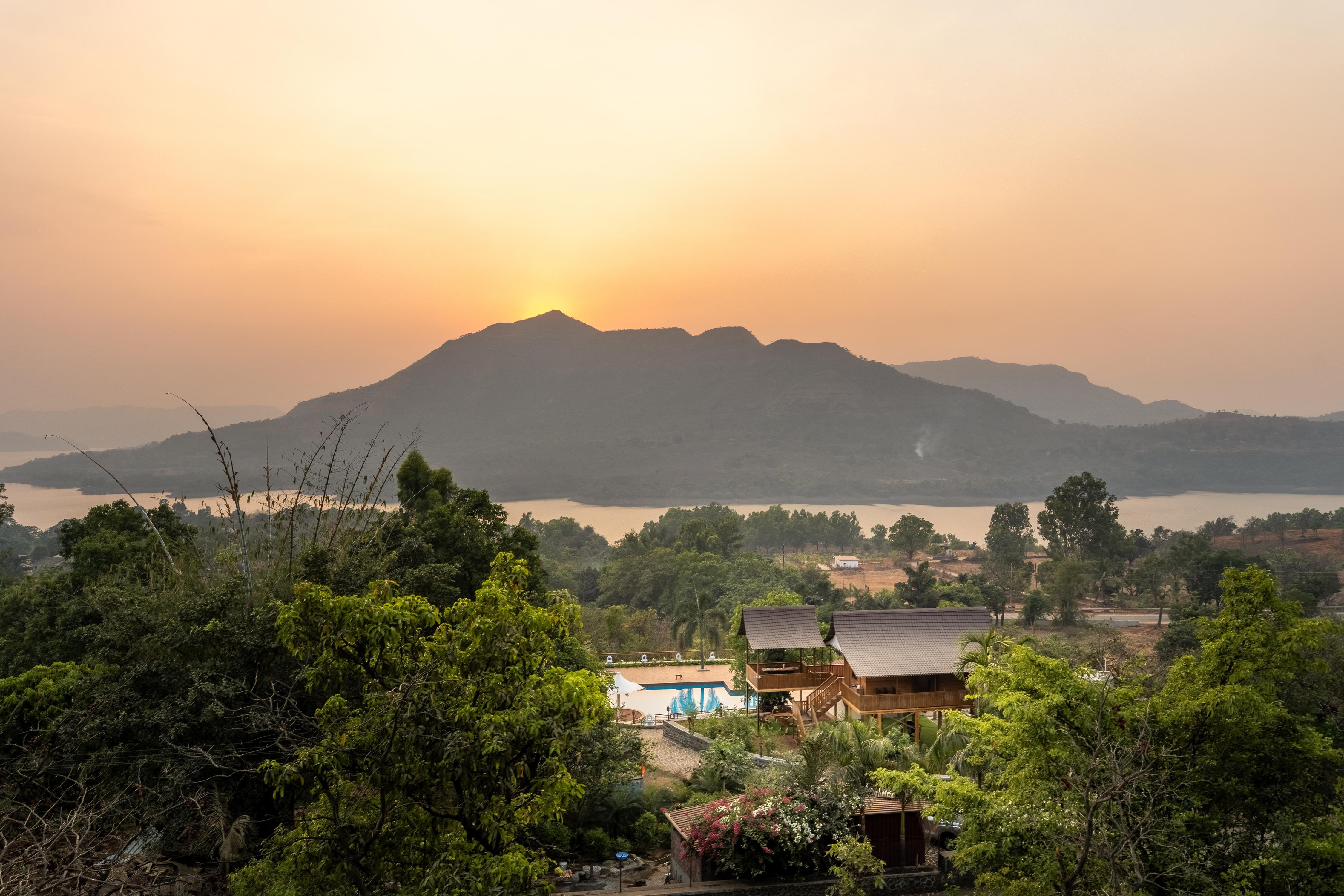 SaffronStays Love Nest