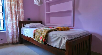 ThinkTrawell | Daniel's Homestay Room Type - Deluxe Room
