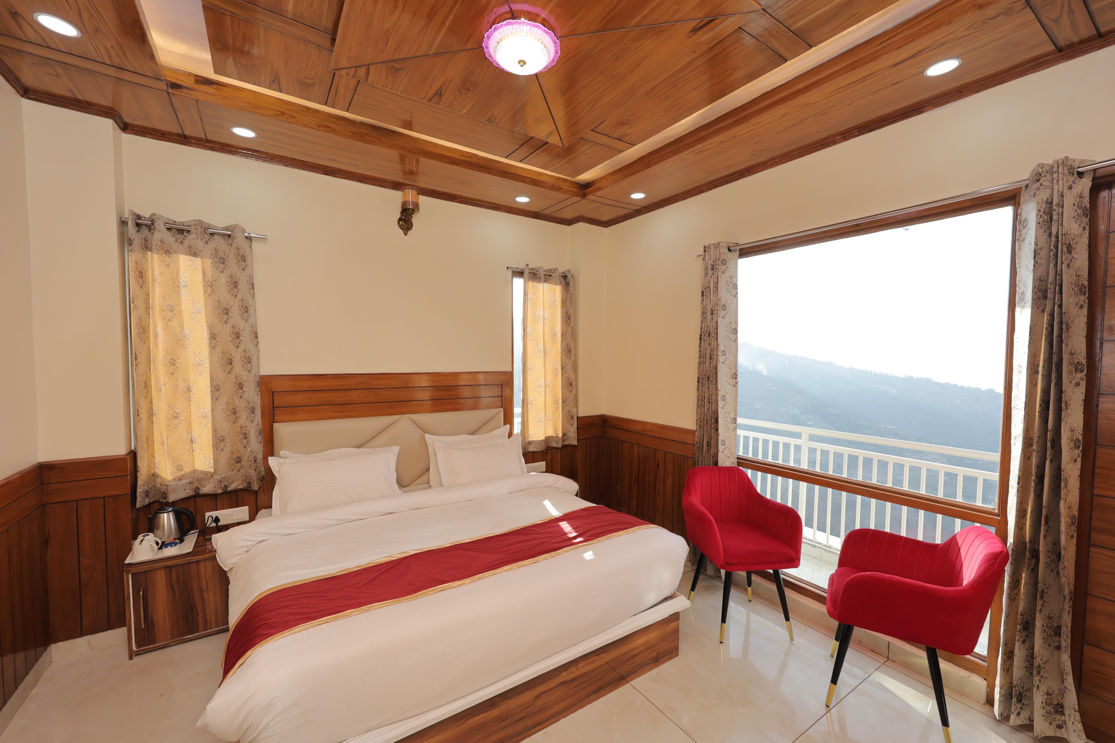 Supreme Sapphire Room Type - Executive Room | Balcony and Mountain View