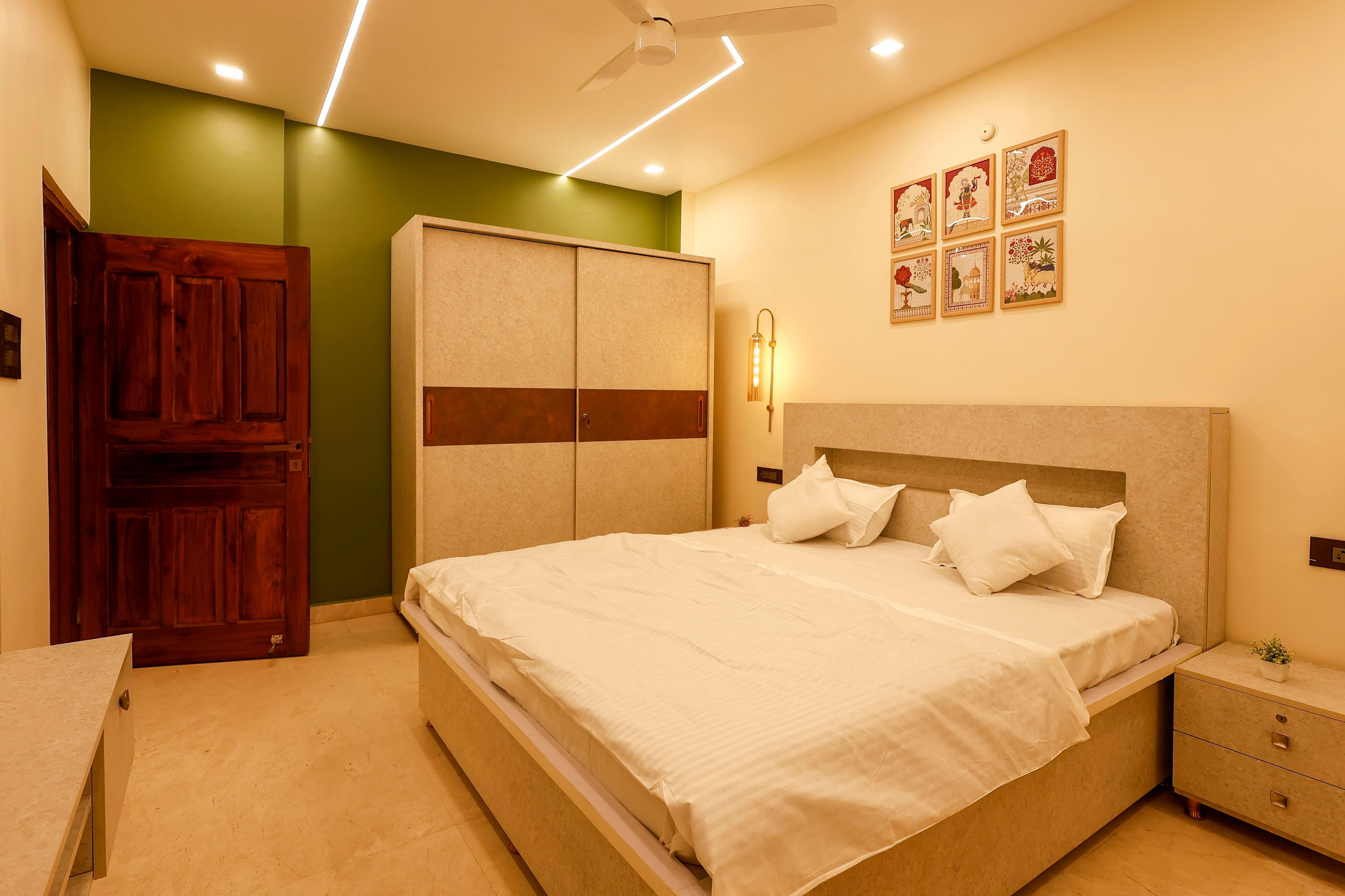 The Wayne Manor Luxury 6BHK Villa with Lawn - Tap to explore photos