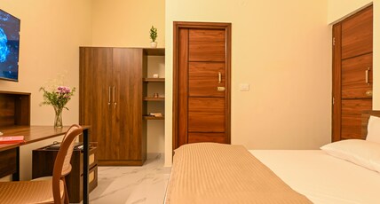 Chestnut and Cane Stays Room Type - King AC