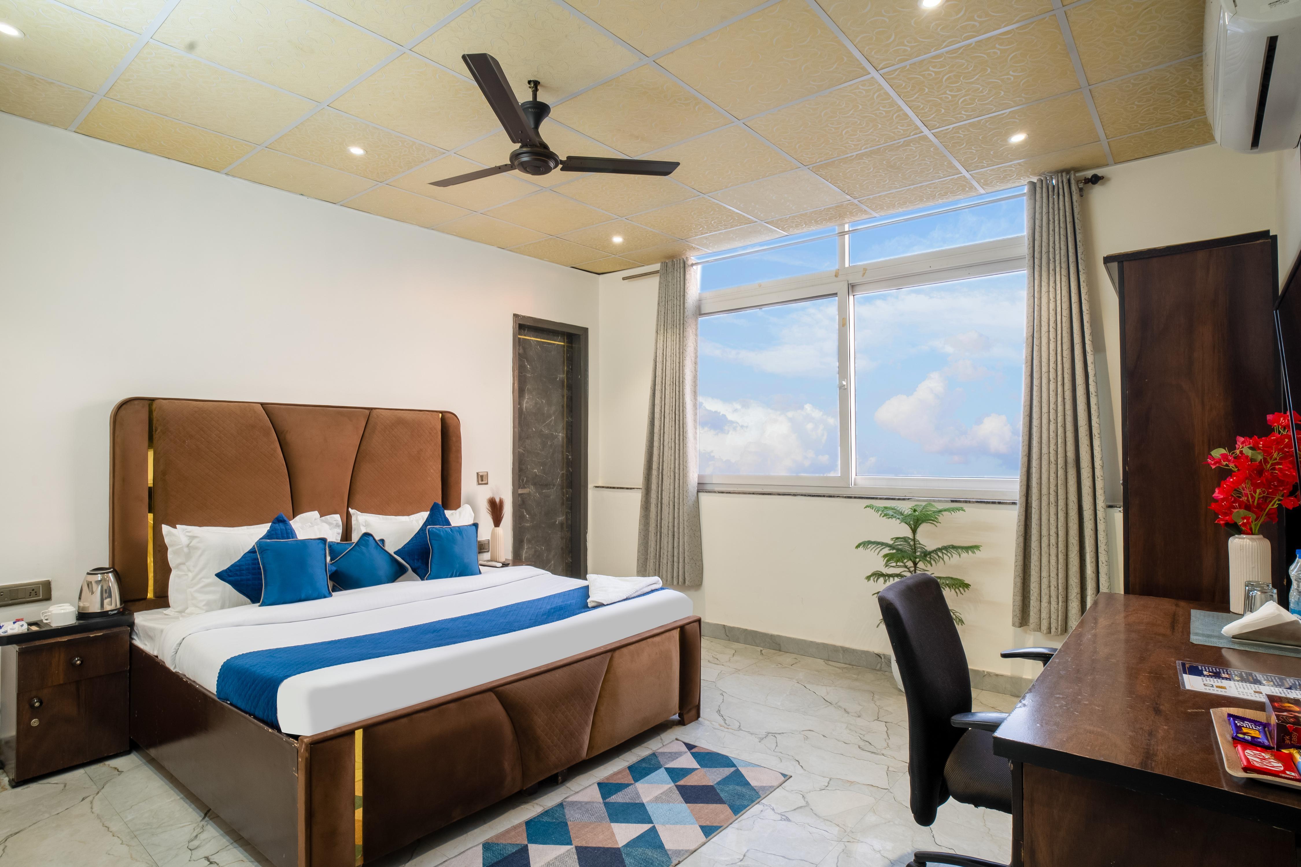 The Ivory 2bhk Serviced Apt |Golf course/Cyber City - BnB Sakura - Tap to explore photos
