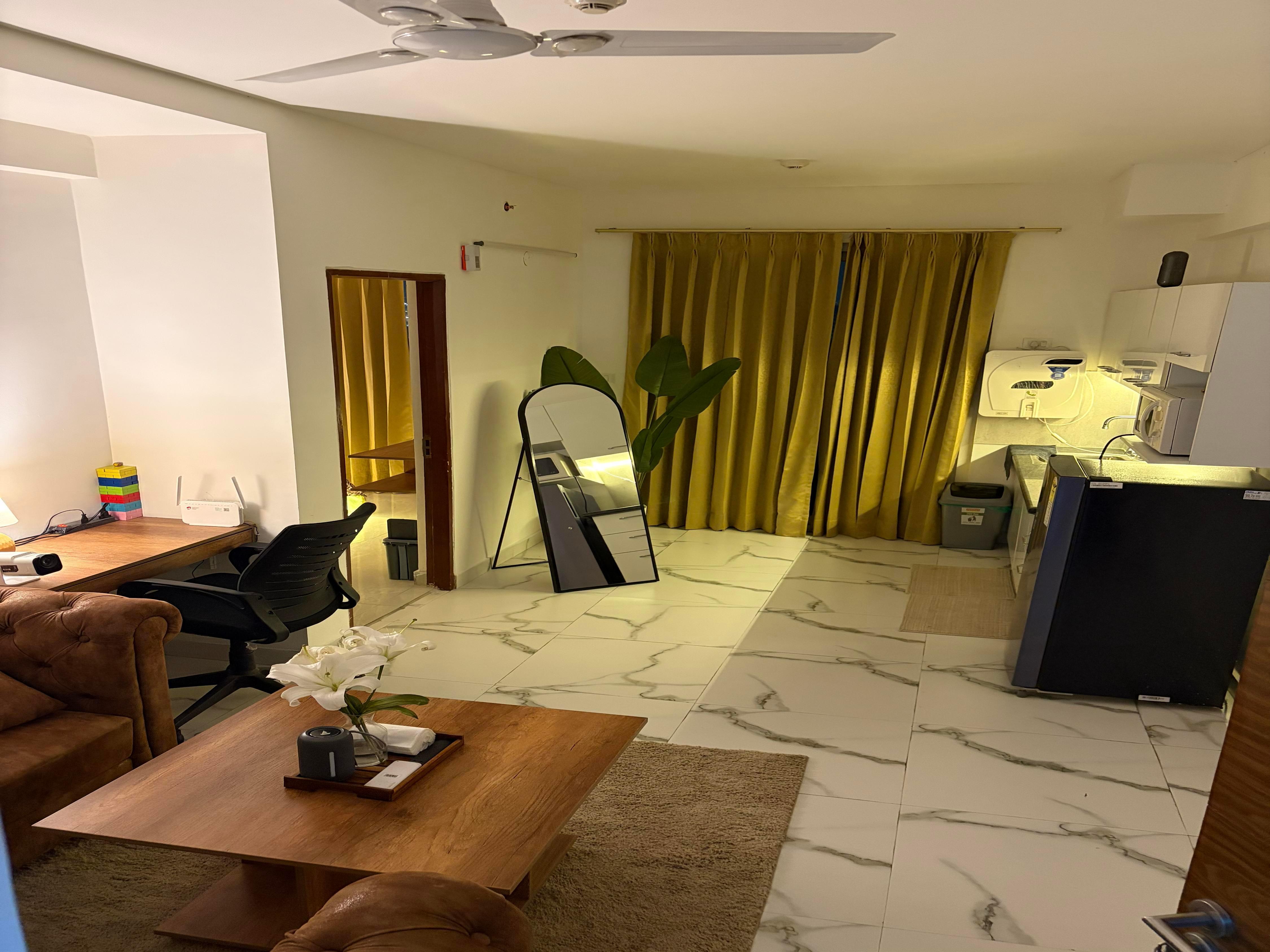 Airport 1BHK w balcony Netflix Projector games