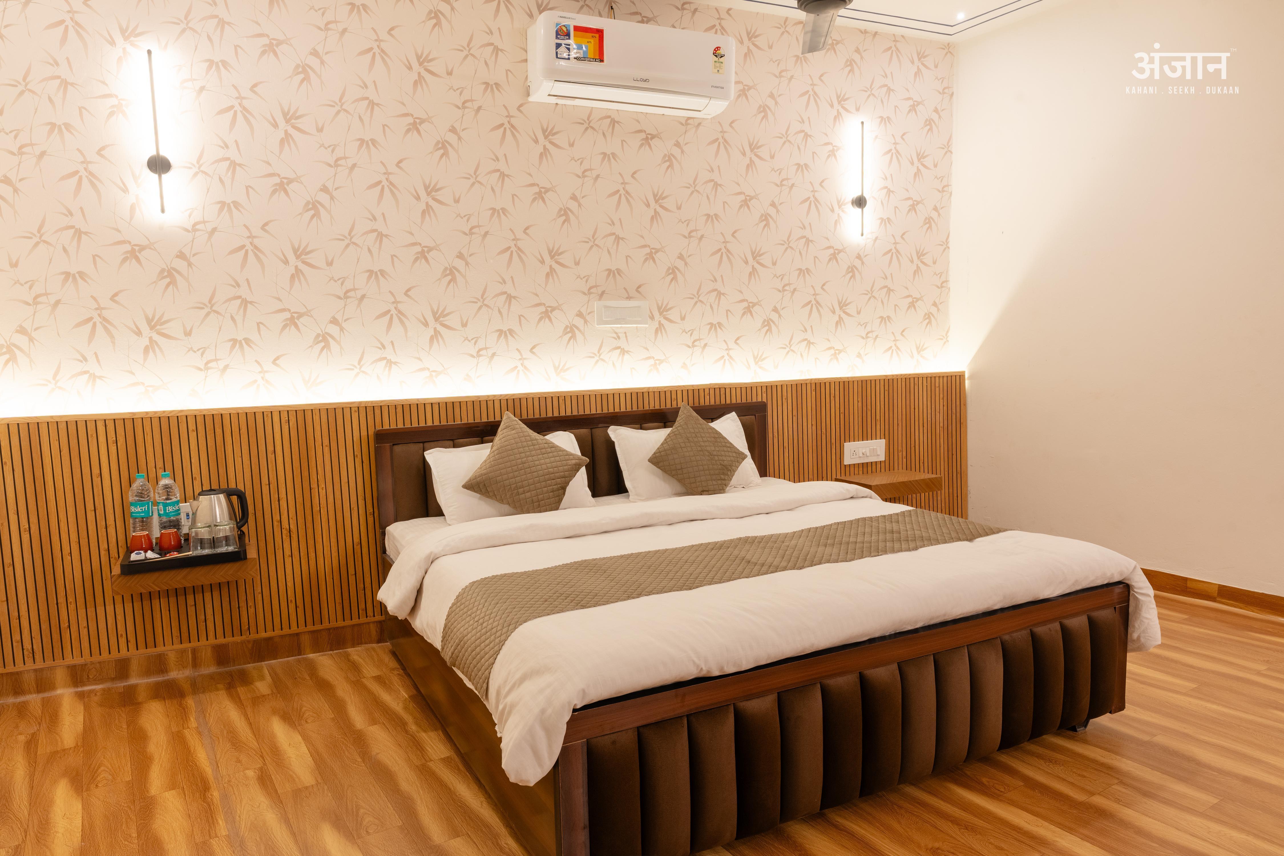 The Aura Stays Room Type - Mehran Room