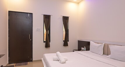 Agastya Homestay | Room with a Pool Room Type - Bedroom 1