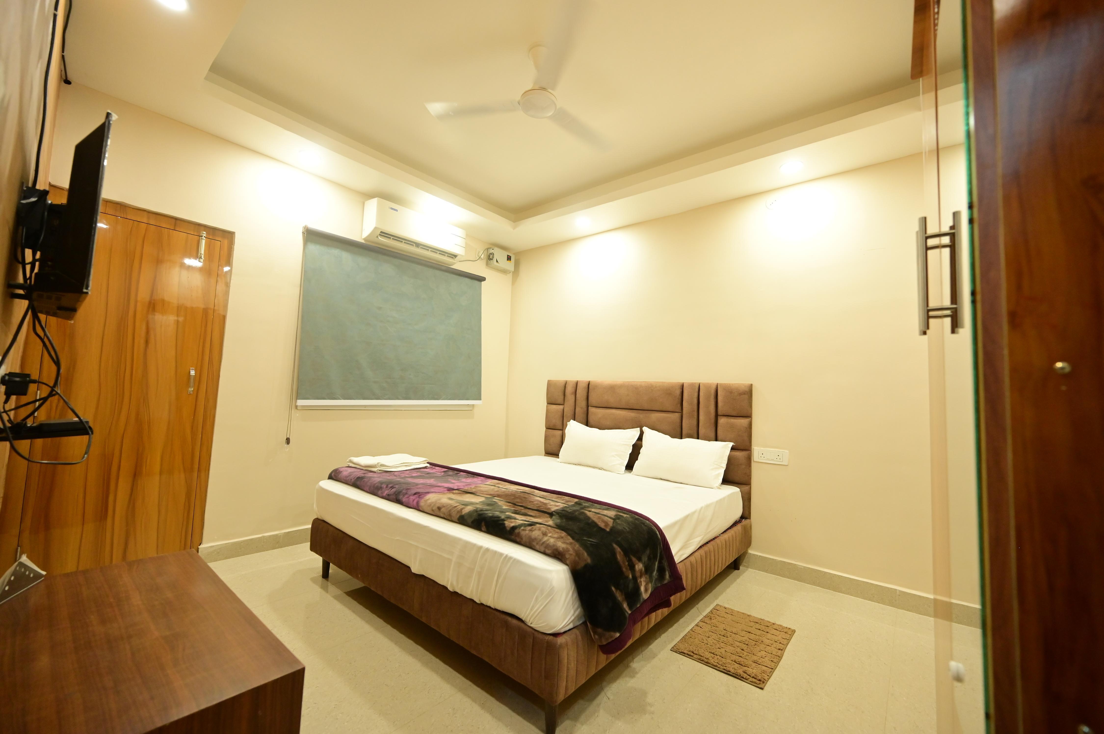 Hotel Stay Leaf Room Type - Deluxe Room-Backwater View