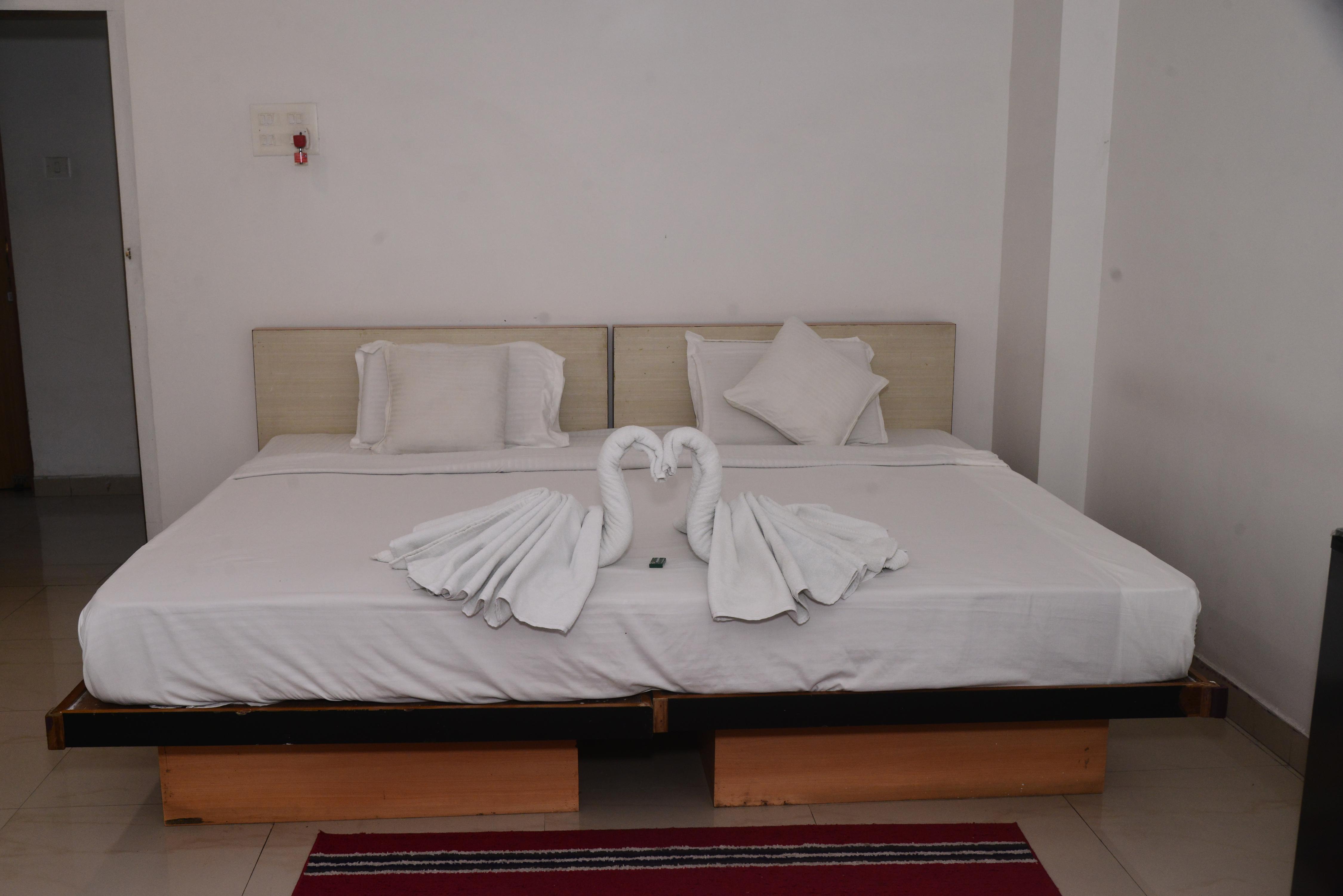 Shree Vinayak Inn Room Type - Deluxe Room