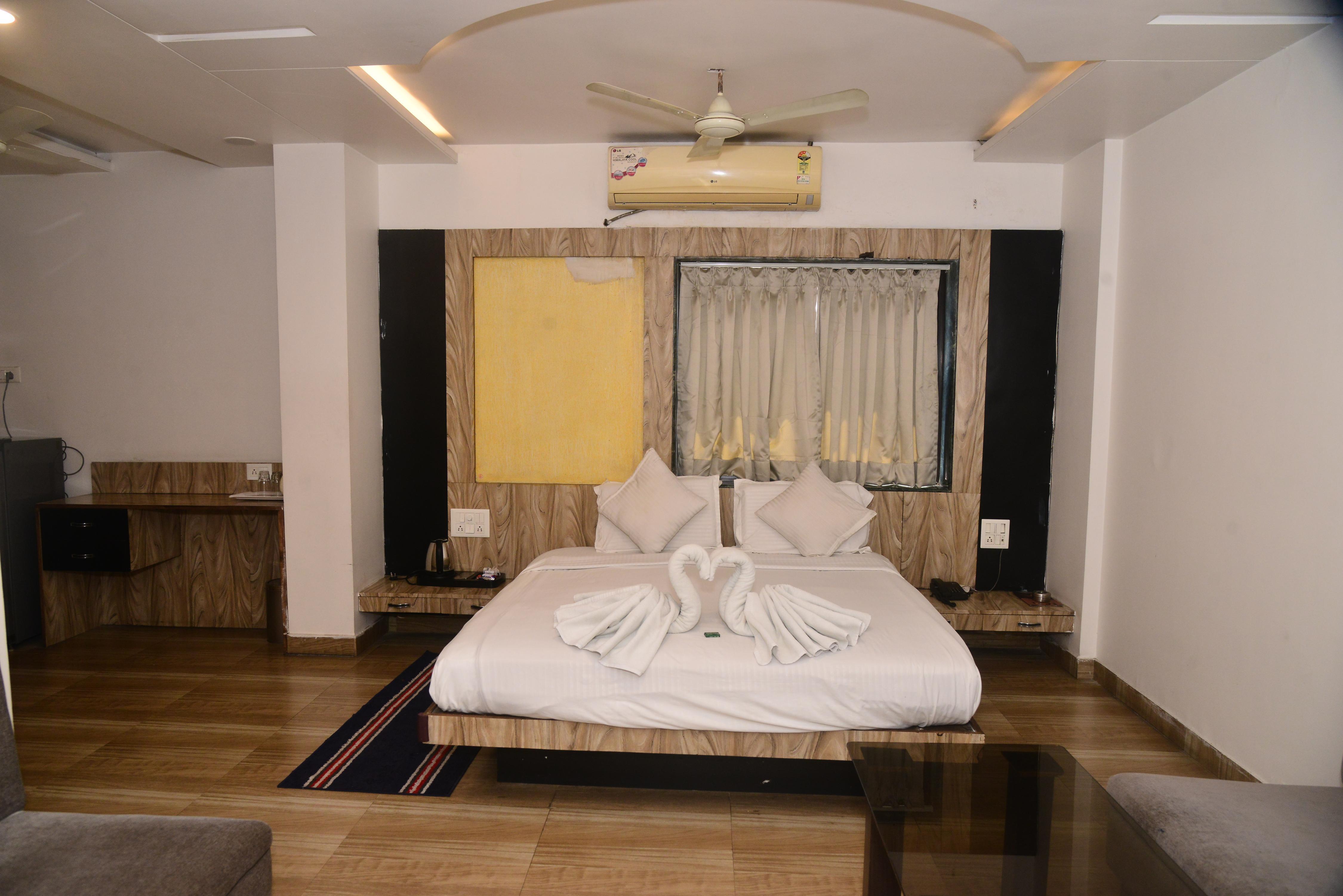 Shree Vinayak Inn Room Type - Super Deluxe Room