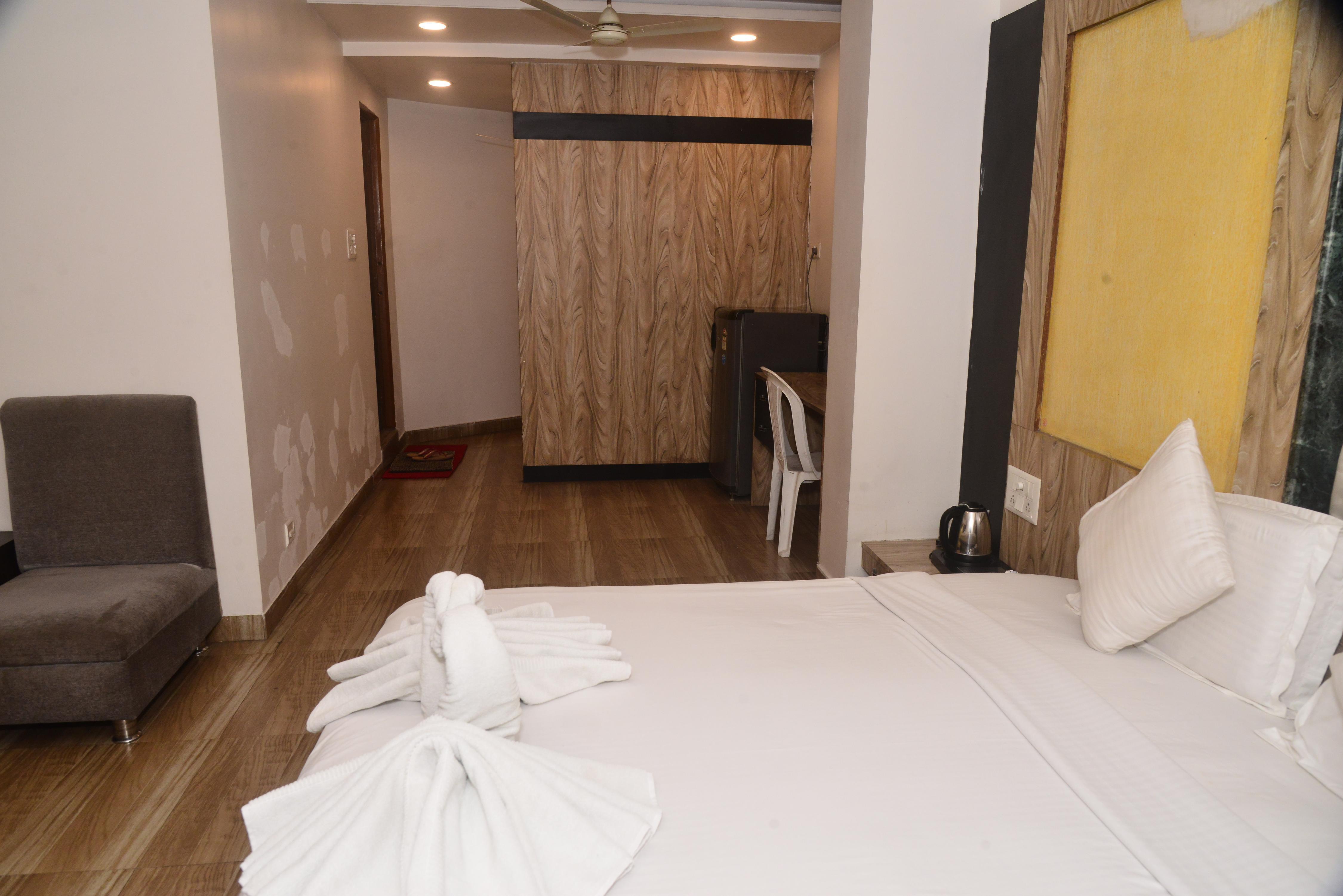 Shree Vinayak Inn - Tap to explore photos